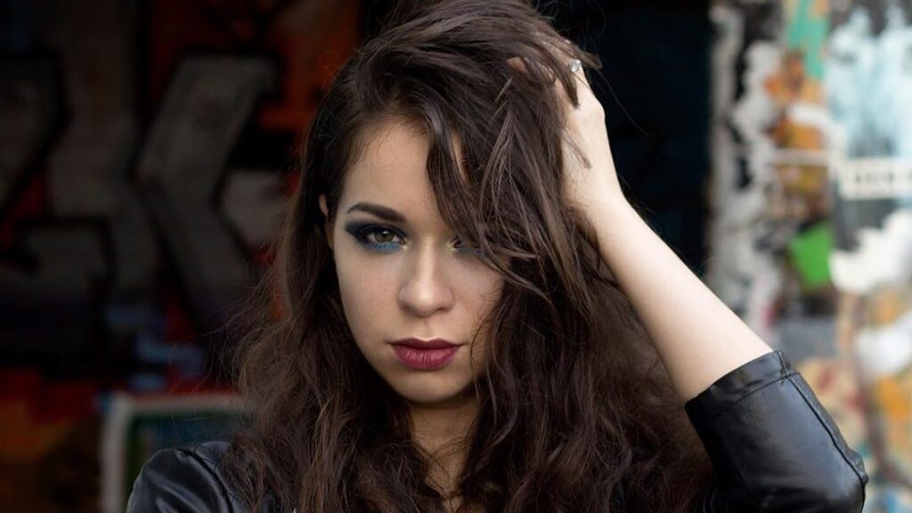 Morphide – Interview with Elizabeth Zhovnerchuk and ‘Mayhem’ Single Review
