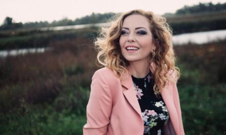 Video: Interview with Anneke van Giersbergen