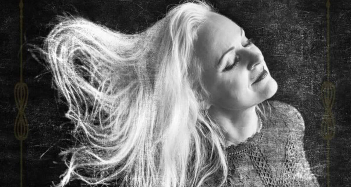 Liv Kristine – “Amor Vincit Omnia” (Album Review) Liv Kristine – “Amor Vincit Omnia” (Album Review)