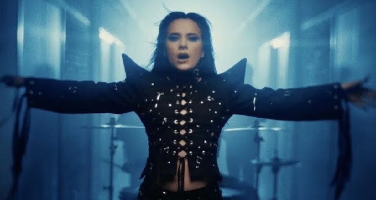 Alexandra Căpitănescu drops her new rock single Choke Me,