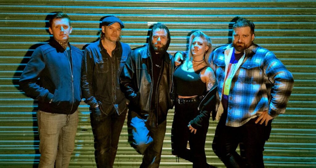 Interview with Zena Holland, bass player of Dead Reynolds