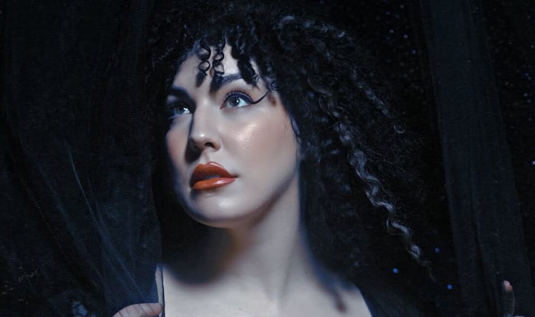 Anne Bennett Channels ’90s Alternative Spirit In Her New Single “Stars”