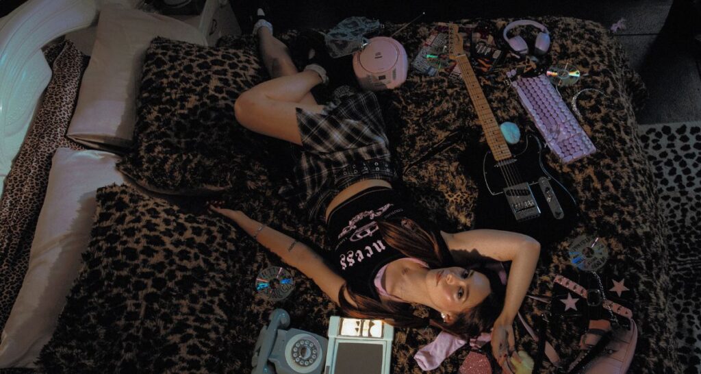 LØLØ Releases Introspective New Single “pretty little wreck”