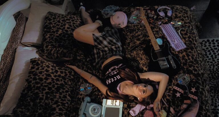 LØLØ Releases Introspective New Single “pretty little wreck”