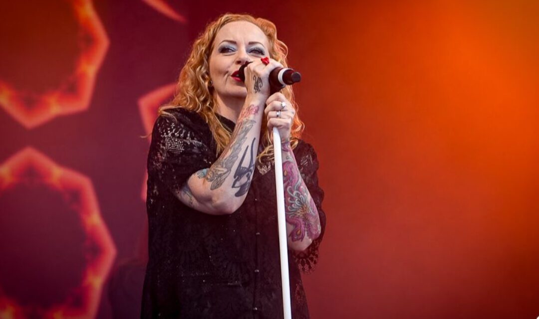 “I absolutely love the contrast between the reunion shows with The Gathering and my concerts as a solo artist” – interview with Anneke van Giersbergen