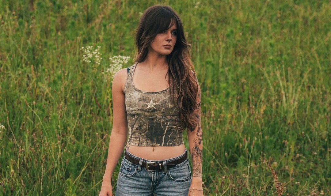 Interview | Showing Teeth: “There’s No Specified Way You’re ‘Supposed’ To Be As a Woman”